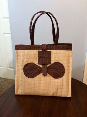 Stylish Two-Tone Straw Tote Bag in Beige and Brown